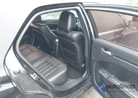 2014 Chrysler 300 300S z USA, uszkodzony, nr VIN 2C3CCABG5EH145336